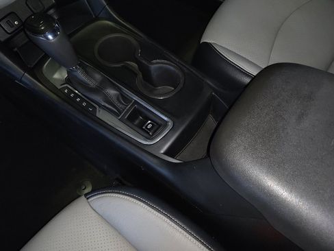 Used 2018 Chevrolet Equinox LT FWD image 26