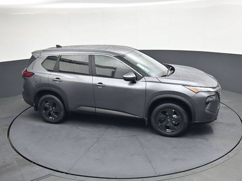 Certified 2026 Nissan Rogue SV FWD image 34