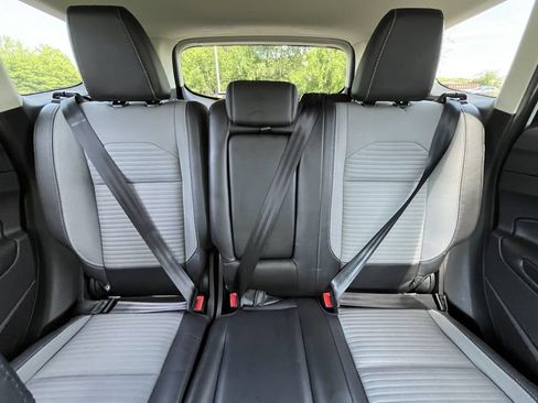 Used 2019 Ford Escape SE FWD image 18