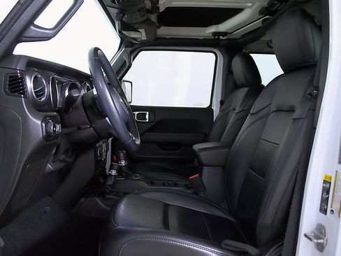 Used 2021 Jeep Wrangler Unlimited Sahara AWD/4WD image 13