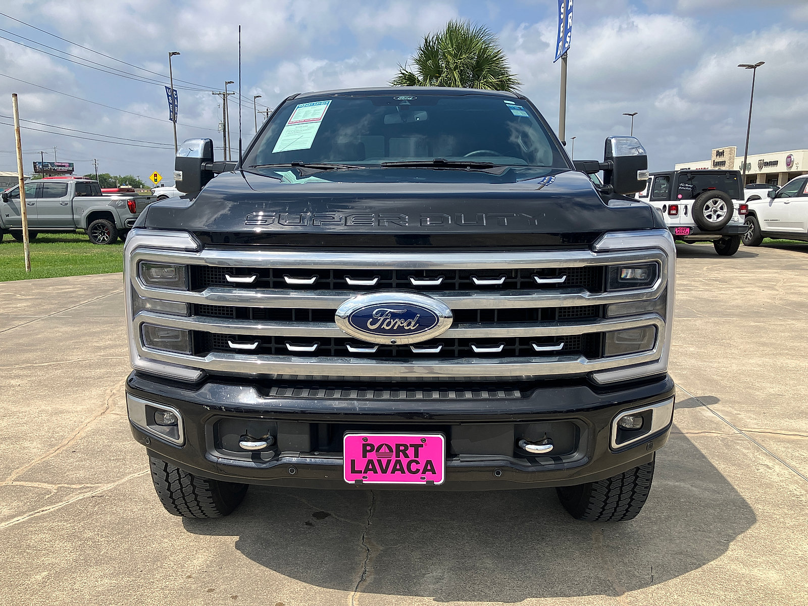 Used 2024 Ford F250 Platinum AWD/4WD image 2