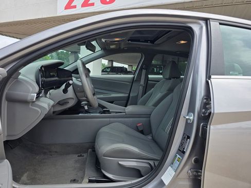 Used 2025 Hyundai Elantra SEL FWD image 11
