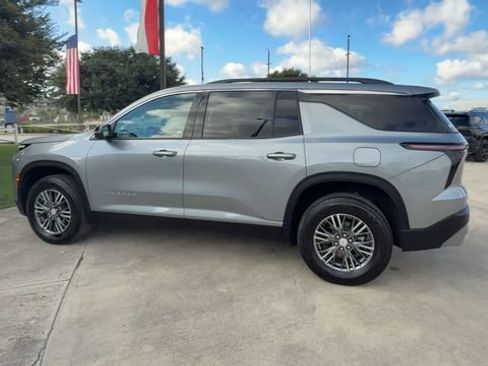 Used 2026 Chevrolet Traverse LT w/ Driver Confidence Package FWD image 6