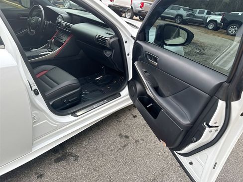 Used 2019 Lexus IS 300 AWD image 31