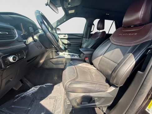 Used 2022 Ford Explorer Platinum w/ Equipment Group 601A AWD/4WD image 14