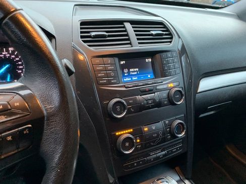 Used 2018 Ford Explorer XLT image 26