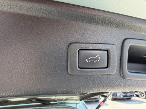 Used 2018 Subaru Forester 2.5i Touring w/ Popular Package #2 AWD/4WD image 8