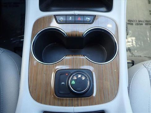 Used 2022 GMC Acadia SLE image 19