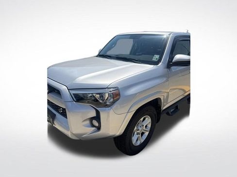 Used 2018 Toyota 4Runner SR5 AWD/4WD image 2
