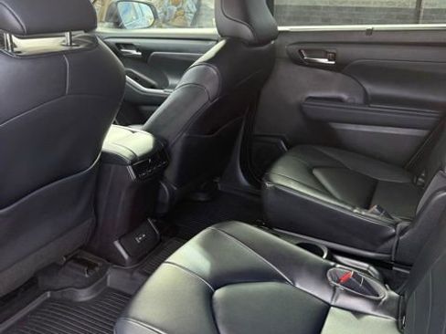 Used 2023 Toyota Highlander XLE image 34