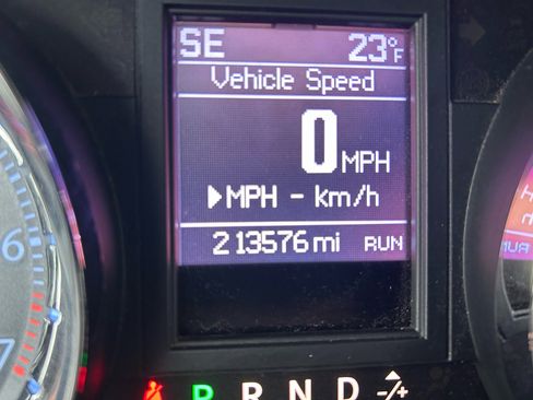 Used 2013 Chrysler Town & Country Touring image 20