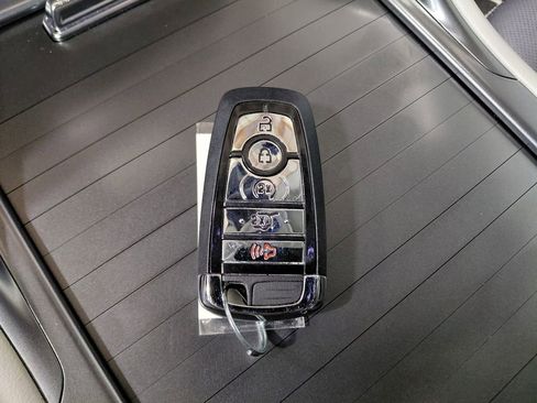 Used 2025 Lincoln Nautilus Premier image 5