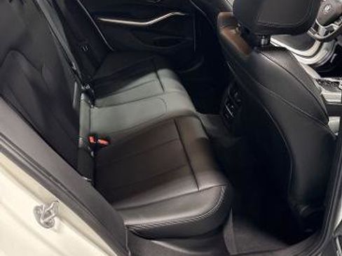 Used 2025 BMW 330i xDrive Sedan w/ Premium Package image 23