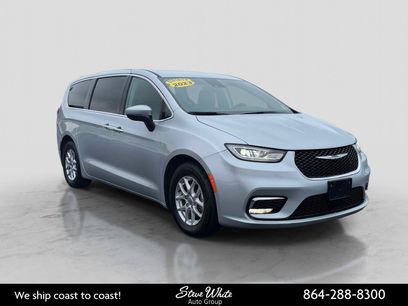 Used 2023 Chrysler Pacifica Touring-L