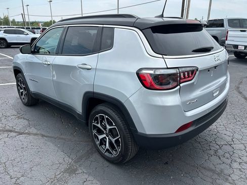 Used 2025 Jeep Compass Limited AWD/4WD image 7