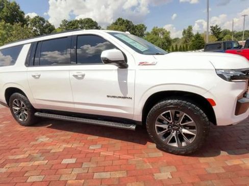 Used 2023 Chevrolet Suburban Z71 w/ Luxury Package AWD/4WD image 3