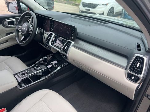 Certified 2024 Kia Sorento SX Prestige AWD/4WD image 22
