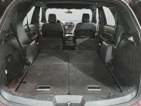Used 2018 Ford Explorer XLT w/ Equipment Group 202A AWD/4WD image 37