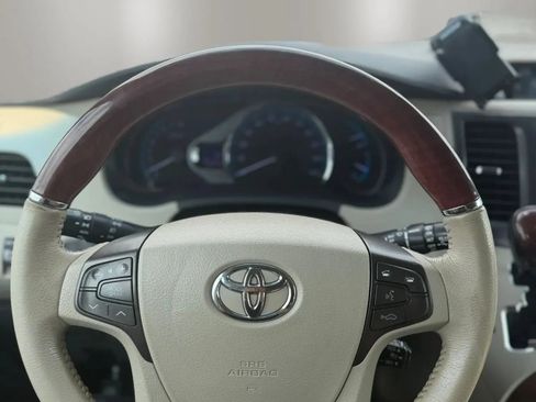 Used 2013 Toyota Sienna Limited w/ Premium Pkg FWD image 11