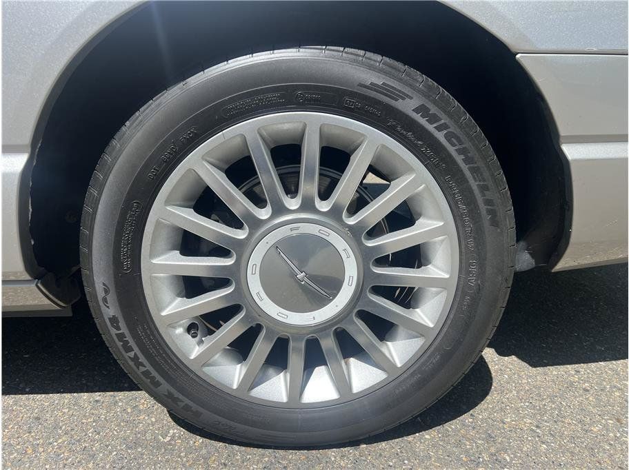 Used 2004 Ford Thunderbird RWD image 9