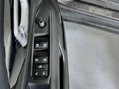 Used 2023 Jeep Compass Latitude w/ Sun and Sound Group AWD/4WD image 17