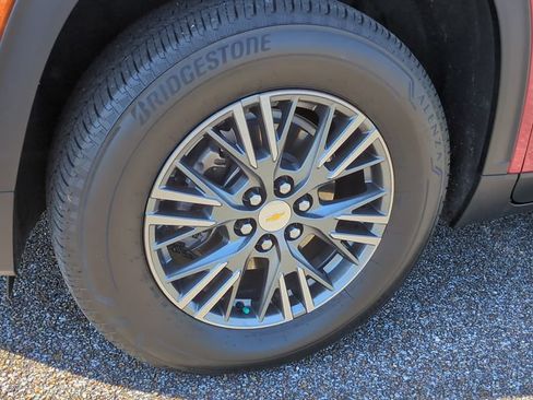 Used 2025 Chevrolet Traverse LT w/ Driver Confidence Package FWD image 10
