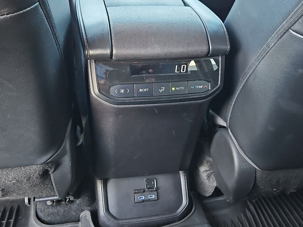 Used 2022 Toyota Highlander XLE FWD image 20