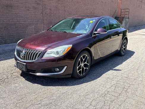 Used 2017 Buick Regal Sport Touring FWD image 1