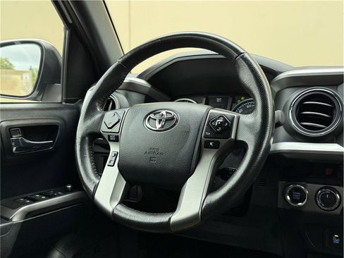 Used 2017 Toyota Tacoma Limited w/ Tow Package AWD/4WD image 15