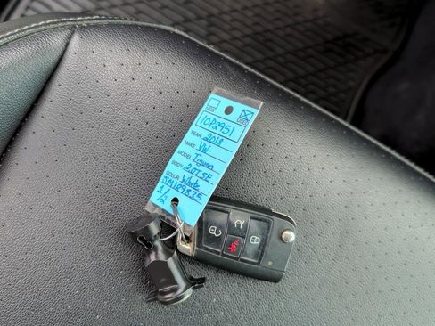 Used 2018 Volkswagen Tiguan SE image 30