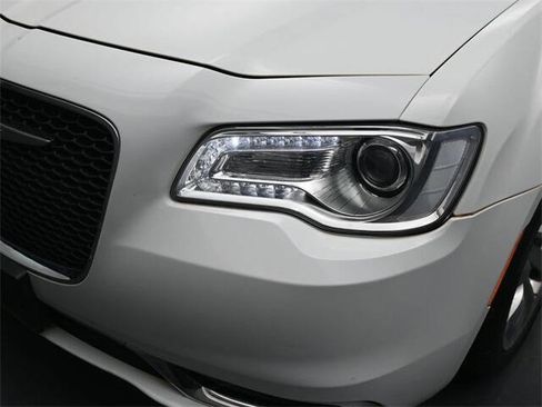 Used 2020 Chrysler 300 Limited image 17