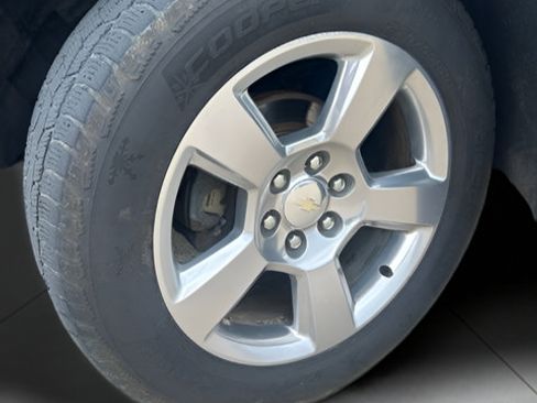 Used 2018 Chevrolet Suburban LT AWD/4WD image 8