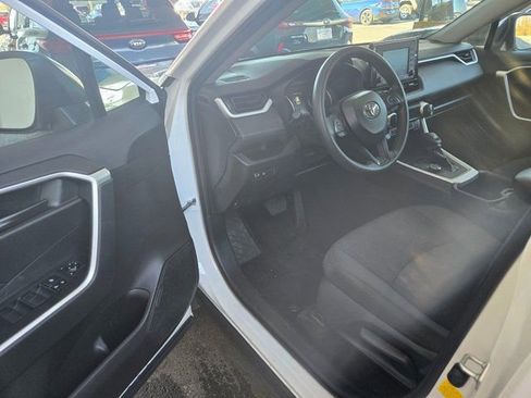 Used 2022 Toyota RAV4 LE image 4
