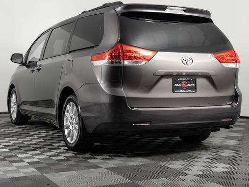 Used 2013 Toyota Sienna XLE image 5