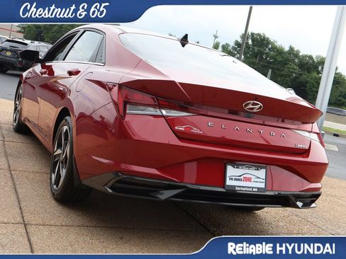Used 2023 Hyundai Elantra Limited FWD image 4