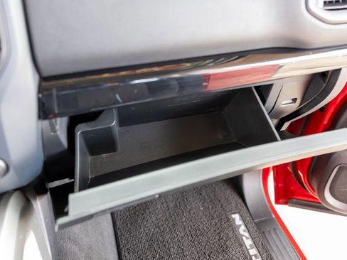 Used 2022 Nissan Titan SV w/ SV Convenience Package image 34