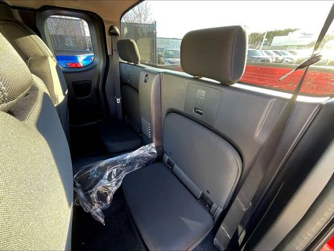 Used 2025 Nissan Frontier SV image 15