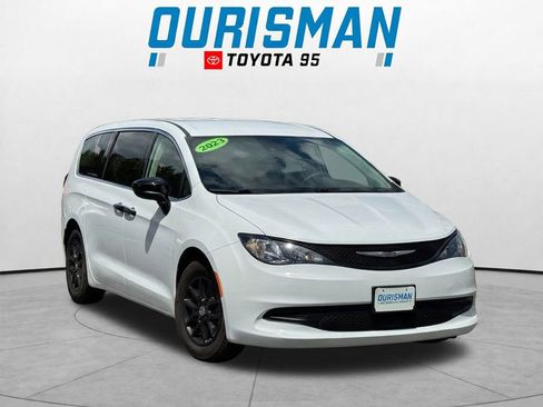 Used 2023 Chrysler Voyager LX FWD image 1