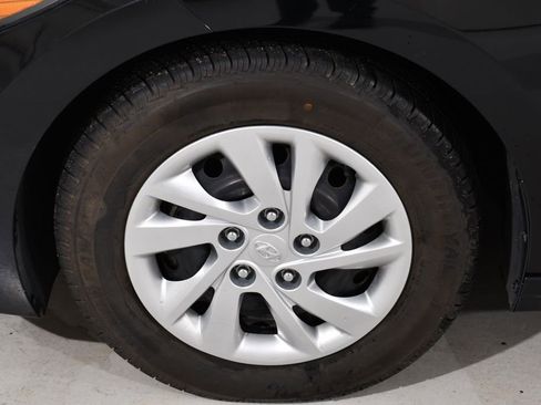 Used 2017 Hyundai Elantra SE image 23