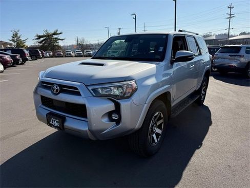 Used 2024 Toyota 4Runner TRD Off-Road Premium image 8