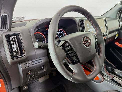 Used 2025 Nissan Frontier PRO-4X w/ Pro Convenience Package AWD/4WD image 9