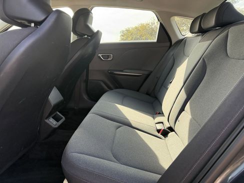 Used 2025 Kia K4 LXS image 27