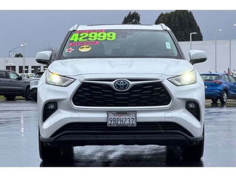 Certified 2023 Toyota Highlander XLE image 9