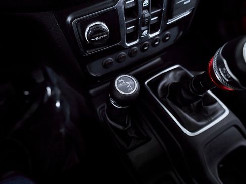 Used 2021 Jeep Gladiator Sport image 42