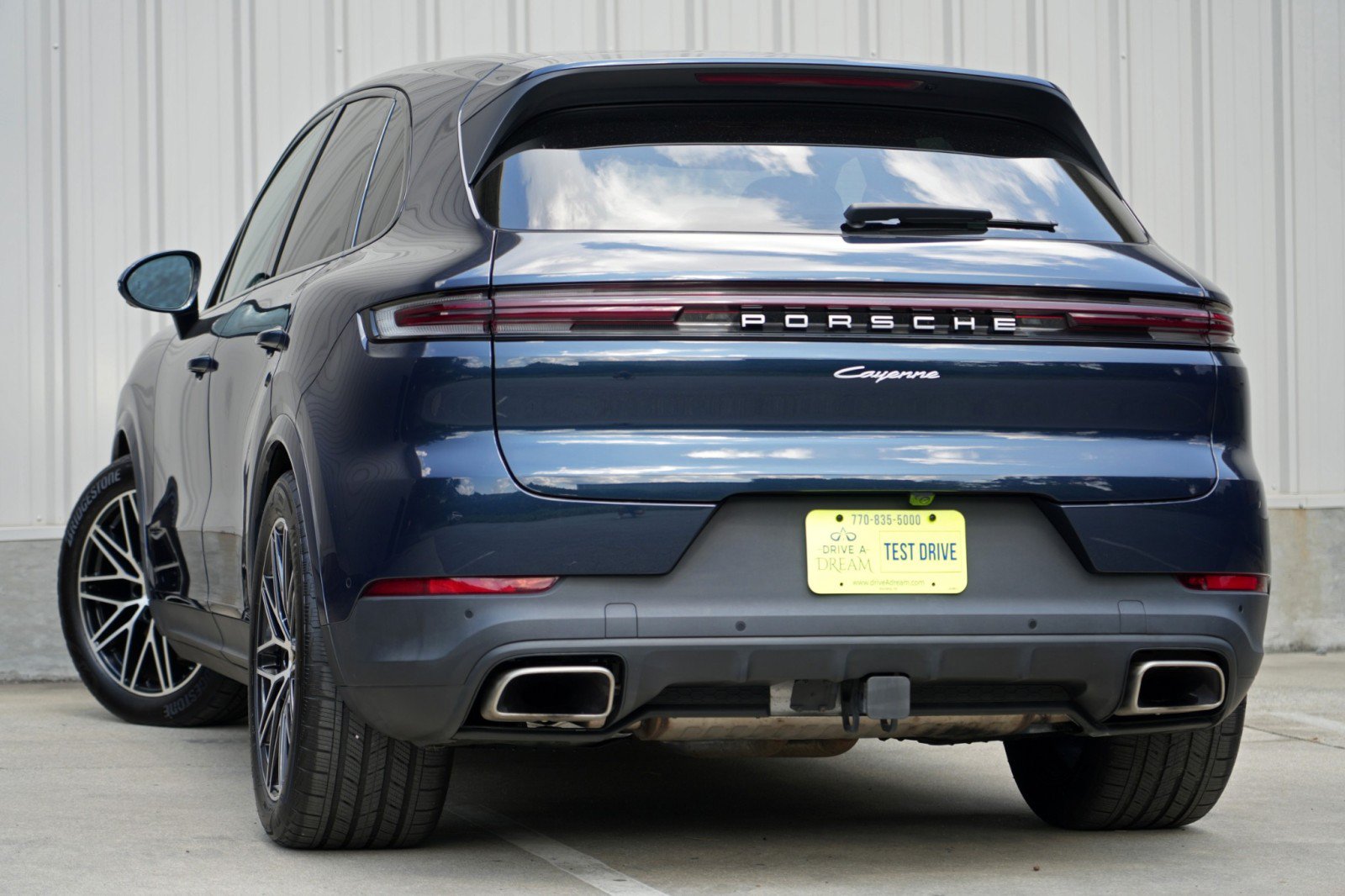Used 2024 Porsche Cayenne AWD/4WD image 6