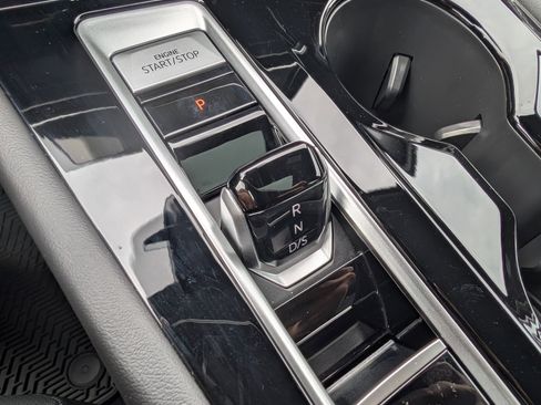 Used 2025 Volkswagen Atlas Cross Sport SEL Premium R-Line image 33