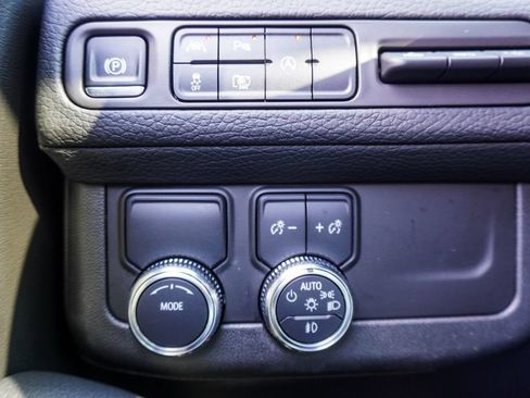 Used 2024 GMC Yukon XL Denali RWD image 19