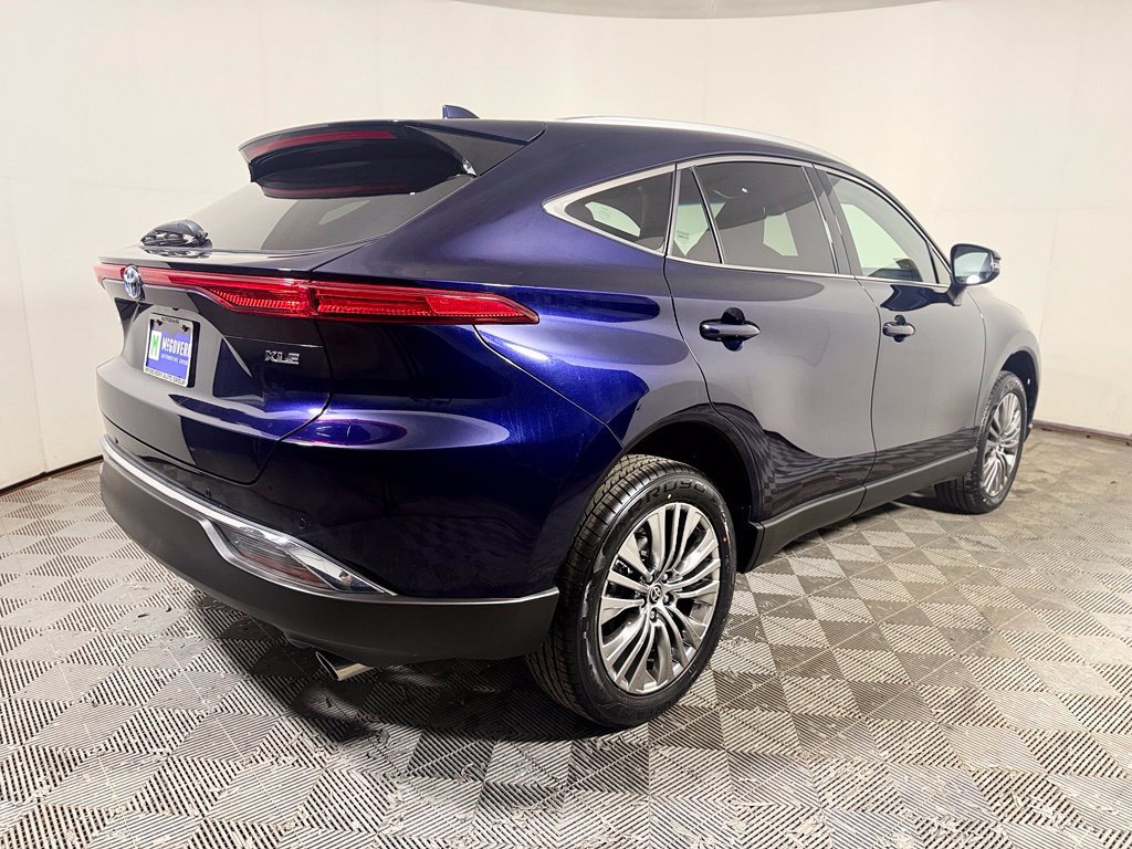 Used 2024 Toyota Venza XLE AWD/4WD image 7