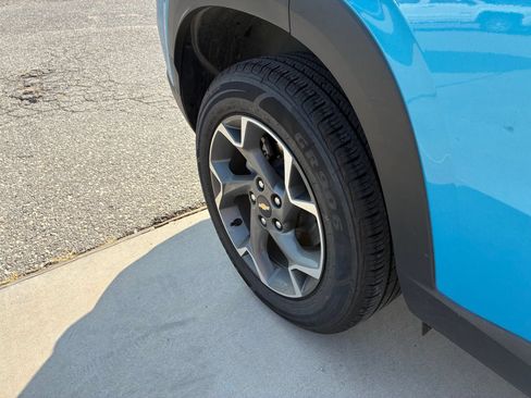 Used 2025 Chevrolet Trax LT FWD image 11