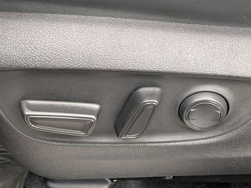 Used 2023 Toyota Highlander XLE FWD image 15